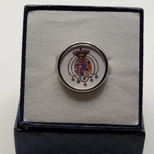 SPILLINO REGNO DELLE DUE SICILIE  TONDO DA GIACCA RESINATO 1,8 CM TIPO ARGENTO SFONDO BIANCO