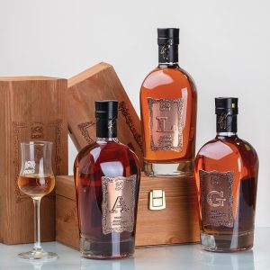 Giori Grappa di Gewurztraminer Barricata Cofanetto in Legno Etichetta in Rame 700ml